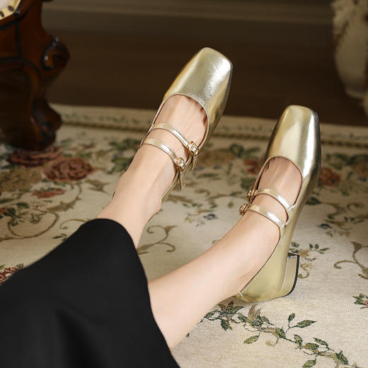 西遇银色玛丽珍鞋女新款法式晚风气质小银鞋中跟粗跟单鞋20046292 商品图1