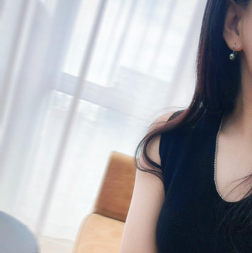 很精致的一对，海外展会带回的现货，9-10mm，18k金钻石，配件超精美超厚，钻石很闪，珠子也很亮很亮。喜欢的姐妹来捡漏。精品。 商品图7