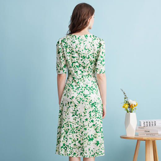 EITIE爱特爱夏季新款印花时尚气质V领显瘦连衣裙7407106 商品图4