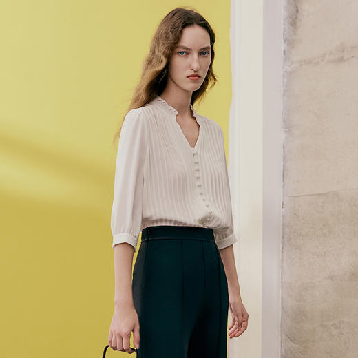 EITIE爱特爱夏季新款纯色显瘦简约白色通勤上衣7413115 商品图3