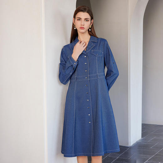 【半价款仿牛仔中长款连衣裙】24年春夏新品女士V领单排扣牛仔蓝连衣裙 商品图2
