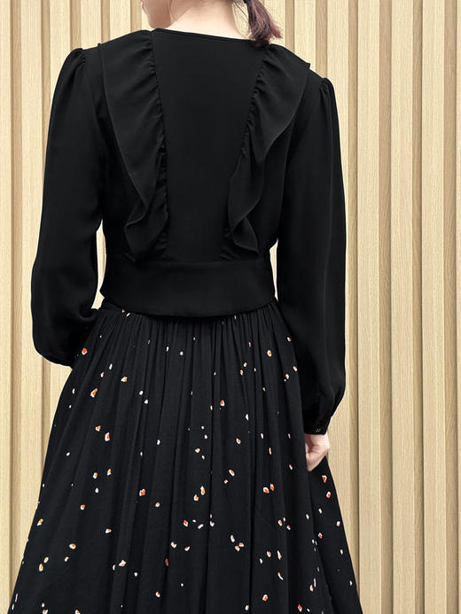 TYNVIE 荷叶V领长袖上衣-黑色 商品图5