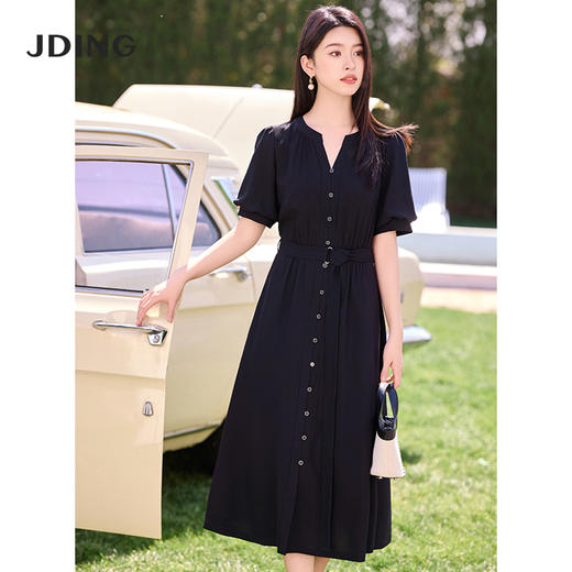 【商场同款】CJDJ517  “ 复古情怀小黑裙 ” 都市经典黑色收腰连衣裙 醋酸质地垂感 顺滑 吸湿透气 造型小灯笼袖，修饰大臂的线条 商品图1