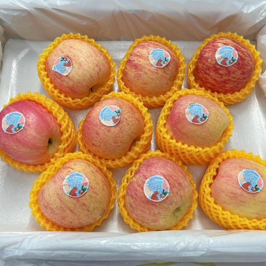 【富士苹果】小甜国 拉丝红富士苹果，果型不错，口感脆甜，苹果交替季节，价格实惠的一款！ 商品图0