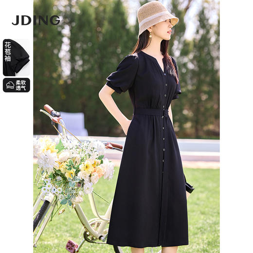 【商场同款】CJDJ517  “ 复古情怀小黑裙 ” 都市经典黑色收腰连衣裙 醋酸质地垂感 顺滑 吸湿透气 造型小灯笼袖，修饰大臂的线条 商品图0