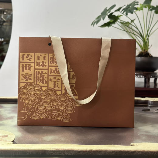 福鼎白茶｜白牡丹（2025年牡丹王）一芽一二叶，茶形成朵，色银白，满身披毫，享有“茶中美女”的美誉，汤色清亮，花香明显，滋味清醇爽口，韵味十足，木箱整装，越陈越香，规格：250g*2包*1箱 商品图7