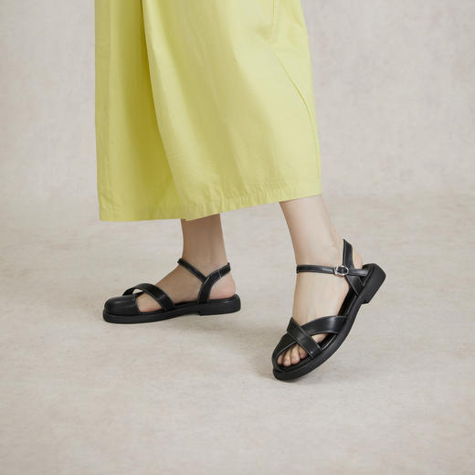 千百度休闲凉鞋女夏季平底罗马凉鞋猪笼鞋凉鞋A24363703 商品图2