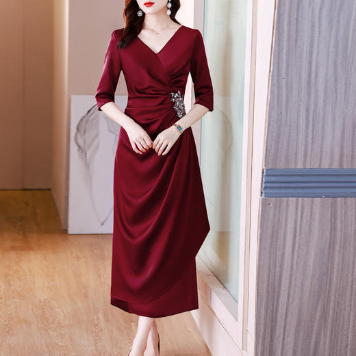 AHM blx9560妈妈装重工镶钻修身显瘦连衣裙 商品图3