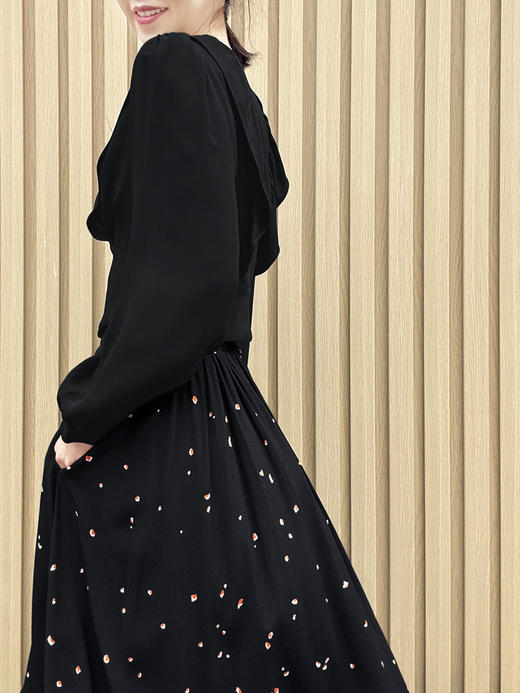 TYNVIE 荷叶V领长袖上衣-黑色 商品图6