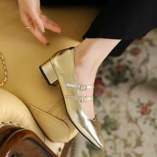 西遇银色玛丽珍鞋女新款法式晚风气质小银鞋中跟粗跟单鞋20046292 商品图3