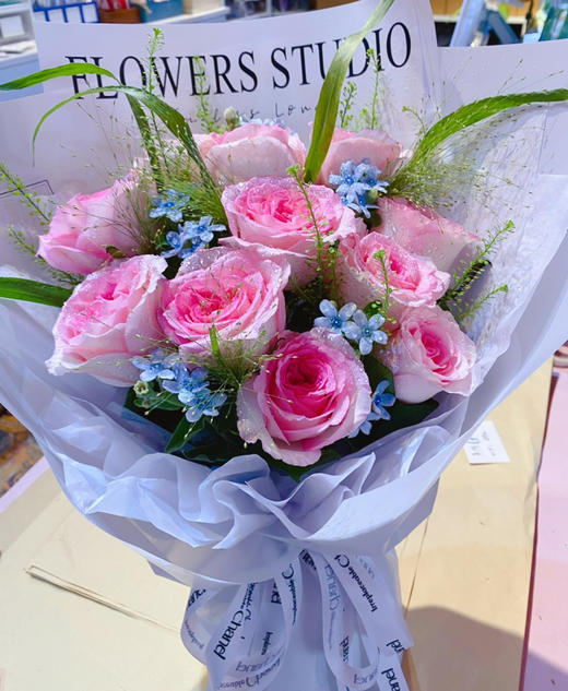 【十全十美】10朵洛神大玫瑰➕蓝星花➕喷泉草，精品花束 商品图0