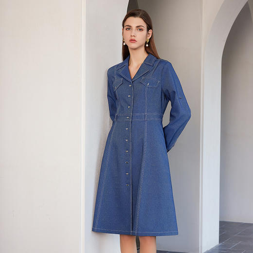 【半价款仿牛仔中长款连衣裙】24年春夏新品女士V领单排扣牛仔蓝连衣裙 商品图1