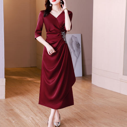 AHM blx9560妈妈装重工镶钻修身显瘦连衣裙 商品图2