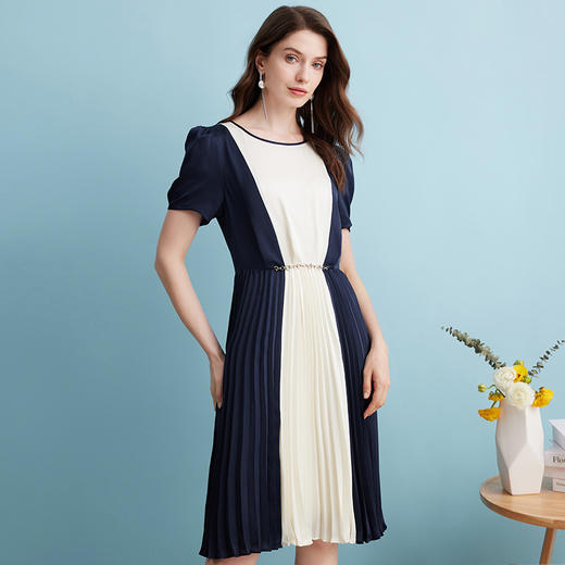 EITIE爱特爱夏季新款气质通勤时尚百搭撞色收腰显瘦裙摆褶皱连衣裙女7407127 商品图2
