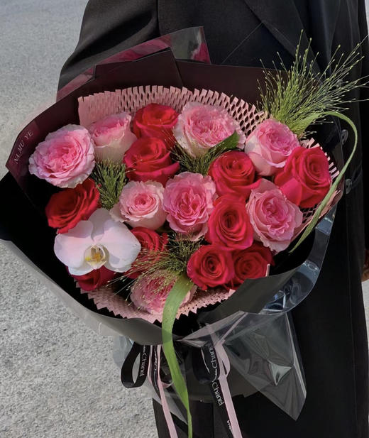 【柔情蜜意】10朵弗洛伊德➕9朵洛神玫瑰➕蝴蝶兰➕喷泉草，时尚酷雅花束，高端大气花束 商品图0