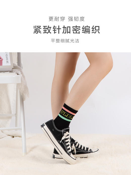 24春夏新品女士中筒棉质学院风街头运动横杠字母中邦女袜 商品图3