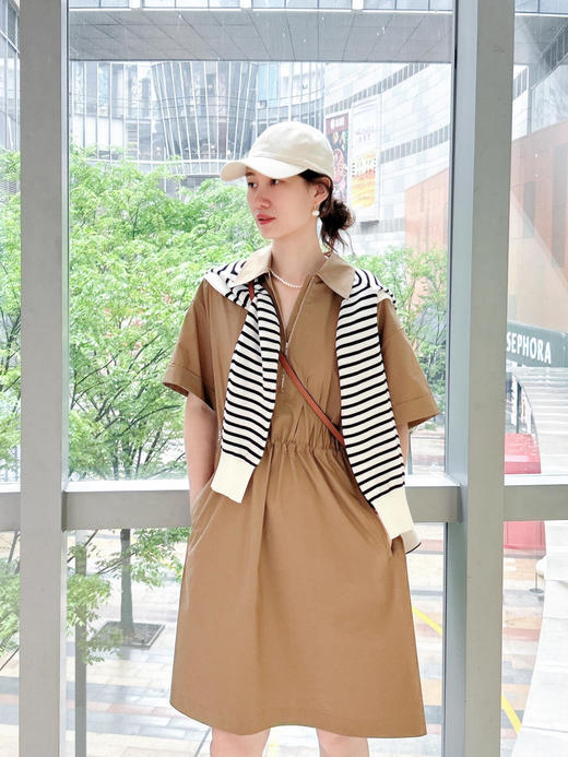 进口棉涤府绸收腰及膝连衣裙 布面细腻紧实 手感柔软 腰部松紧抽绳 迷笛裙长 修饰腿部线条 落肩宽松袖型 经典衬衫领 休闲工装感 实穿百搭 商品图8