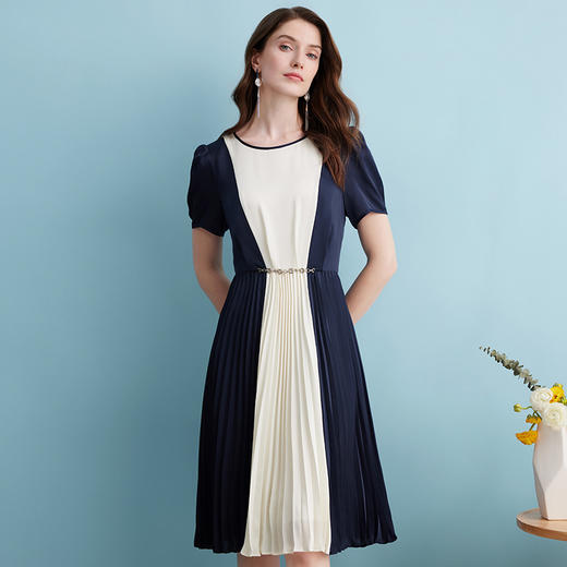 EITIE爱特爱夏季新款气质通勤时尚百搭撞色收腰显瘦裙摆褶皱连衣裙女7407127 商品图3