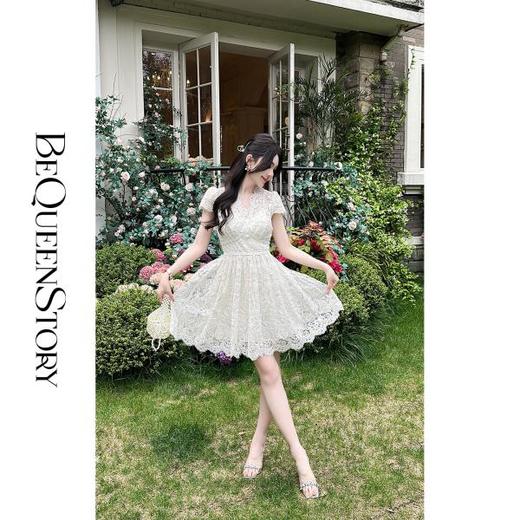 BeQueenStory【浮雕繁花】镂空股线蕾丝法式宫廷风V领收腰连衣裙 商品图2