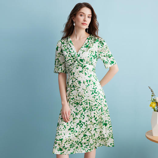 EITIE爱特爱夏季新款印花时尚气质V领显瘦连衣裙7407106 商品图1