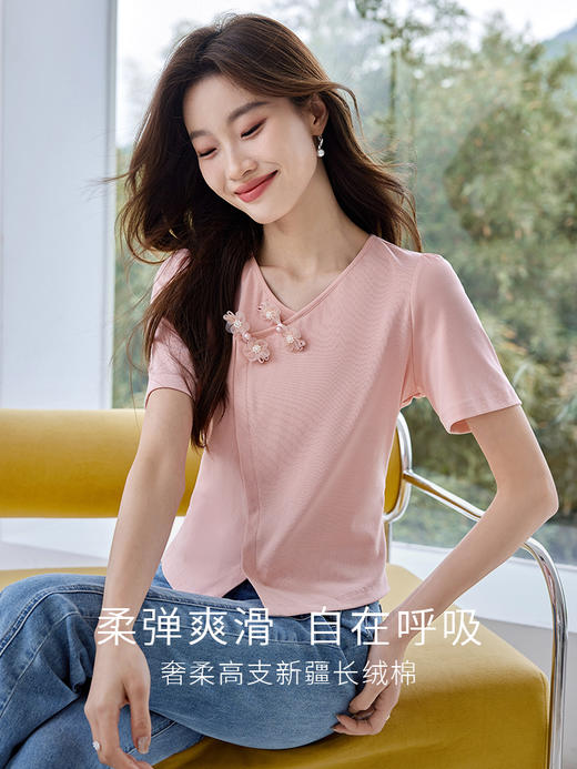 【五折购】熙世界粉色国风盘扣开叉V领正肩T恤短袖夏季独特别致新中式上衣 商品图1