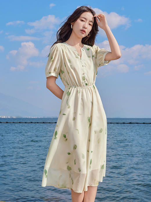 【五折购】熙世界清新气质碎花雪纺连衣裙2025夏季新款印花泡泡袖妈妈裙子 商品图2