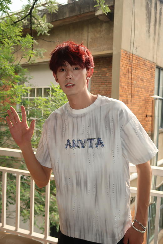 W420912135做旧破坏短袖T恤 商品图3