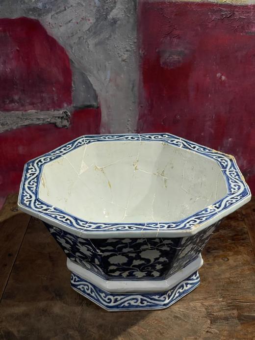 刷蓝地拔白刻花八方大盆，顺丰包邮 商品图1
