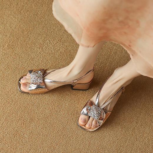 【预售5天】一字带扣水钻女时装鞋，露趾香槟色凉鞋LD&6806 商品图2