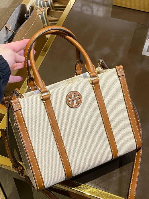 母亲节折扣￥1850🇺🇸直邮，Tory Burch/TB新款Blake帆布小号托特包，卡其色帆布拼皮~~可手提可斜挎，约25x19x11cm 商品图0