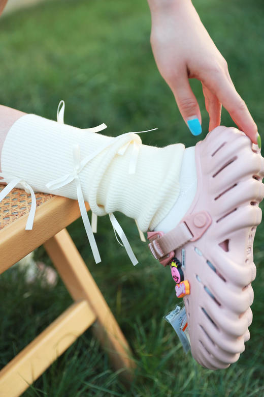 700块一双喔，一起波儿一个吧。胶片氛围感软底复古洞洞鞋A051080 商品图9