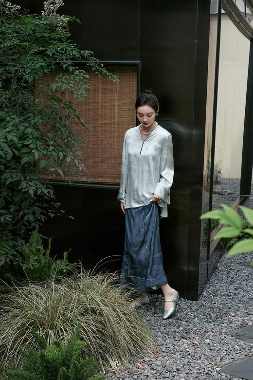 盛唐婧 |纯手工全皮一字扣小粗跟单鞋-银灰(特殊商品不退不换) 商品图3