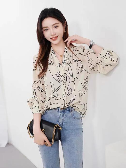 好看的哦~兔子手绘V领小衫上衣-喜出 商品图2