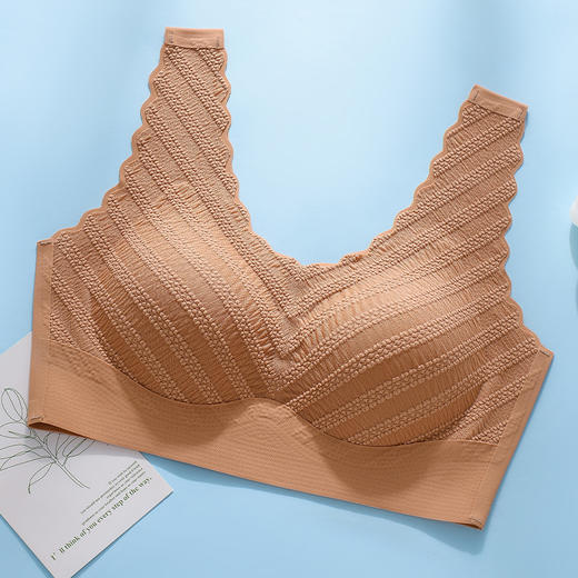 【舒适无痕，上托美背】细腻柔美，轻盈丝滑，搭配蕾丝的装饰，独具魅力。无肩带超薄杯设计，自由舒适，贴合不勒。低至29.9/单件包邮！ 商品图9