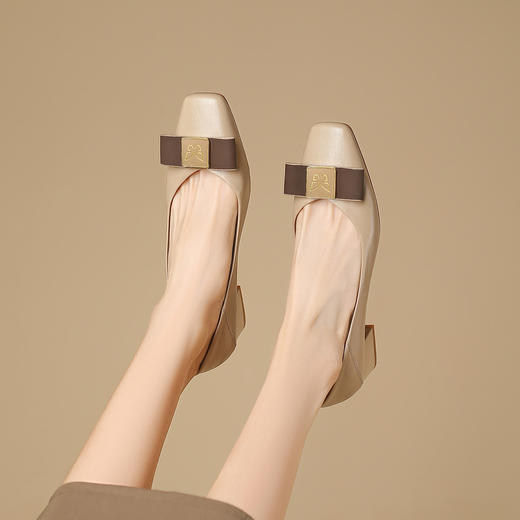 品质好货 | Safiya/索菲娅2024春方头粗跟复古优雅浅口单鞋 SF41111705 商品图0