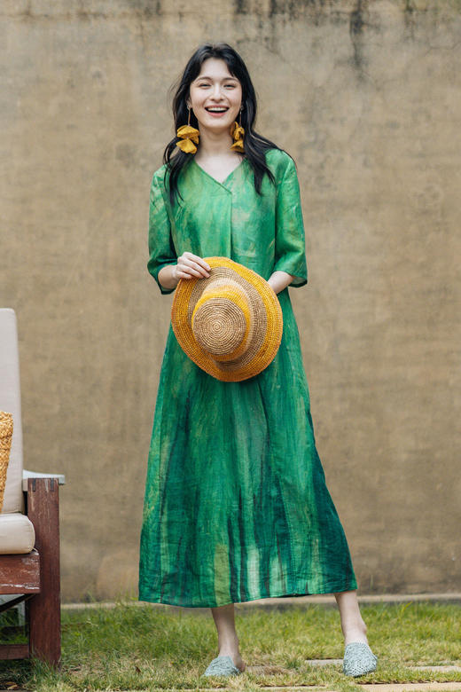 绽放310朵/原创花型绿色清爽亲肤亚麻旅游穿搭海边度假宽松连衣裙 商品图5