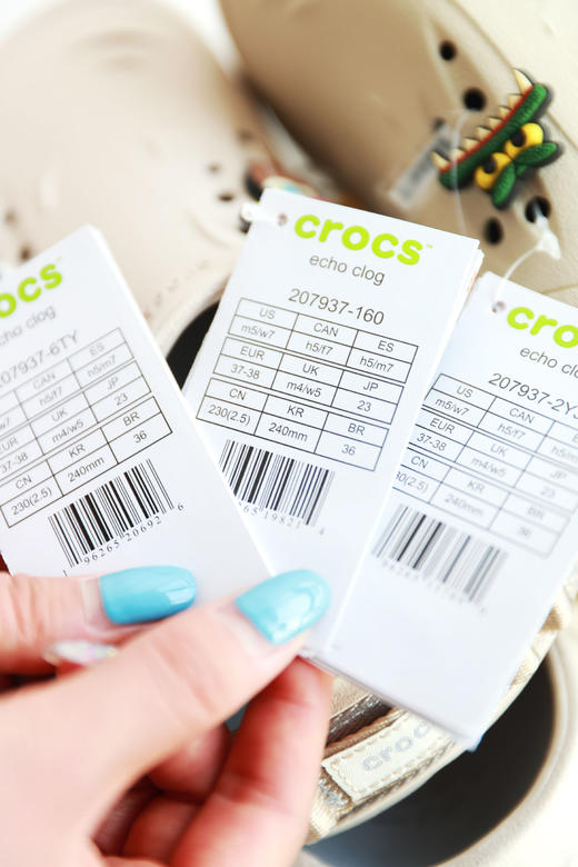 700块一双喔，一起波儿一个吧。胶片氛围感软底复古洞洞鞋A051080 商品图2