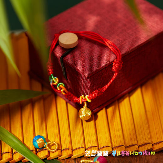 25年【非遗传承丨非遗祈福手编五彩手绳系列】非物质文化遗产传承“结绳技艺”，非遗焦瑞吉老师纯手工编制，系五彩绳的习俗起源于汉代，在中国传统文化中五彩绳又称五彩龙，祝福纳吉，四时安康。 商品图0