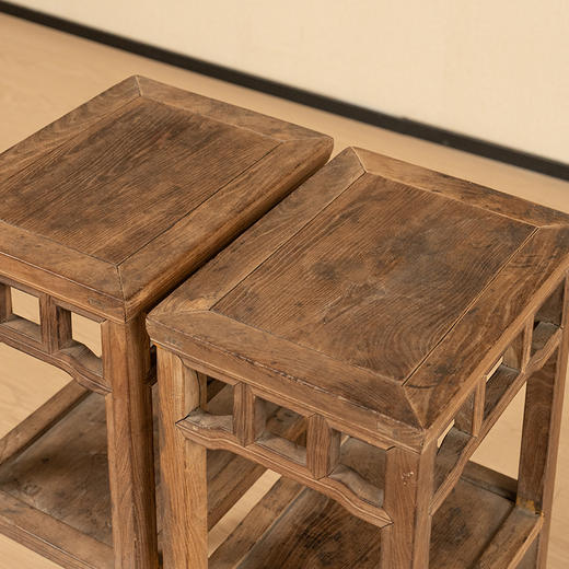 清 柞榛木罗锅枨矮栳带屉花几（一对） 商品图2