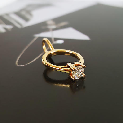 【二手95新】Harry Winston海瑞温斯顿18K黄金Charms HW Logo钻石戒指吊坠现售价：8500！特价300424TJ31 商品图2