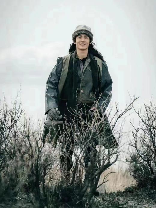 绝版！！《绣满羊角图案的地方：阿勒泰记忆》，平装，小16开，李娟著，新疆人民出版社2012年一版，280页，定价38，售价35元。品相95成。 商品图2