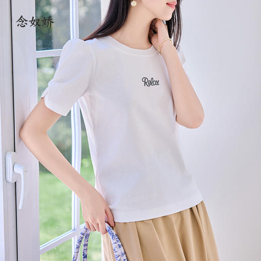 【商场同款】CNA4498 “ 花苞衫 ” 经典的藏蓝色内敛低调 花苞袖设计造型与舒适兼备 长绒棉材质吸湿透气 直身型藏蓝/白色T恤 商品图14