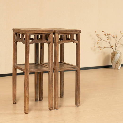 清 柞榛木罗锅枨矮栳带屉花几（一对） 商品图4