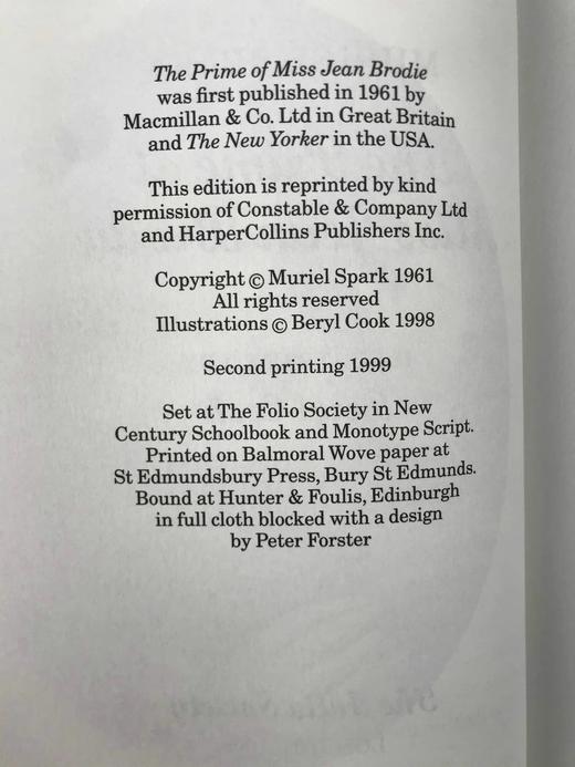 缪丽尔·斯帕克《布罗迪小姐的青春》（1999） 6幅彩色插图 精装16开带书匣 商品图3