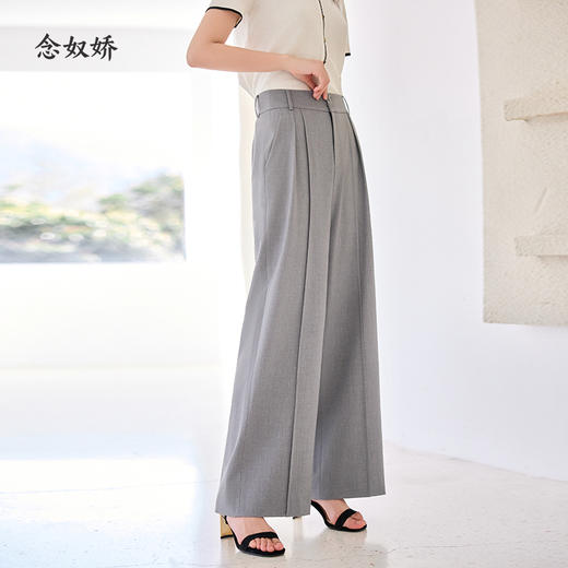 【商场同款】CNT4350 “ 灰色直筒裤 ” 经典而中性的色调 大气飒美 捏梗设计让腿部看起来更加笔直 面料轻薄舒适 商品图1