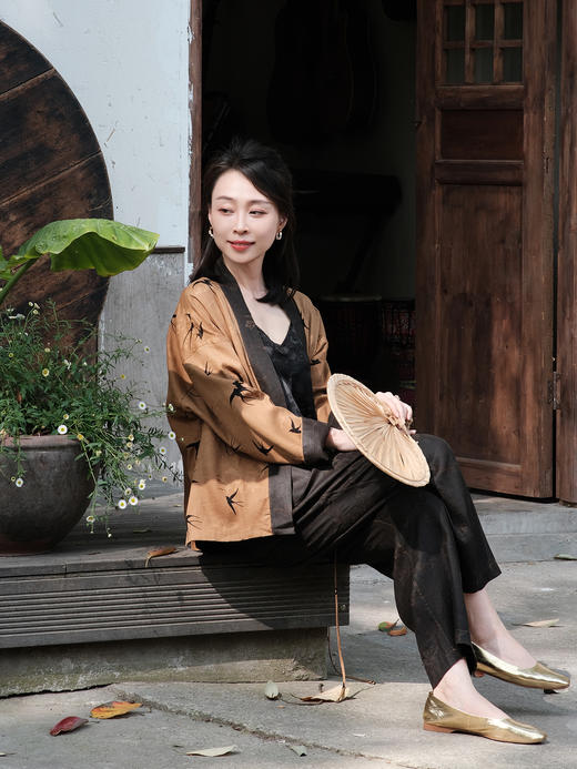 盛唐婧 |真丝香云纱双燕齐飞烟管裤 商品图2