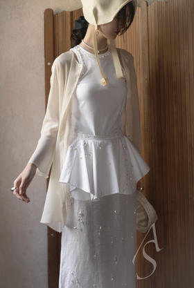 Mark Kenly Domino Tan  象牙白针织/白色缀珍珠AUDREY多用云肩