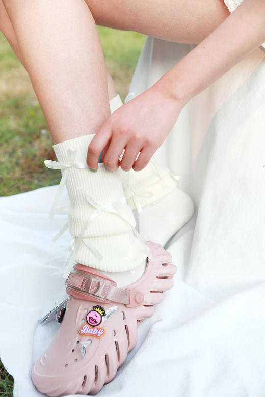 700块一双喔，一起波儿一个吧。胶片氛围感软底复古洞洞鞋A051080 商品图8