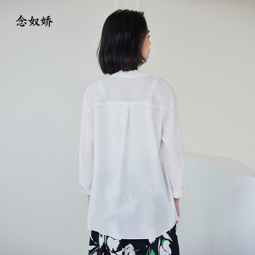 【商场同款】CNB4586 “ 清凉衬衫 ” 雾蓝和米杏色都是好搭配不调肤色的 宽松的版型 夏季穿清凉舒适 抗皱好打理 夏日伴侣 双色衬衫 商品图10