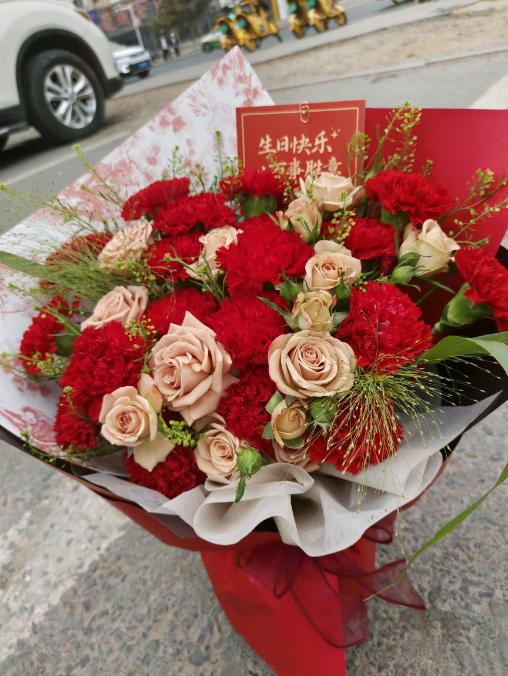 爱意永恒 红康乃馨花束 商品图0